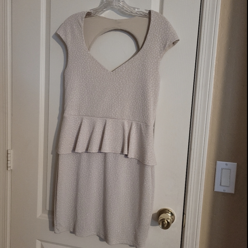Short dress that is good for interviews.